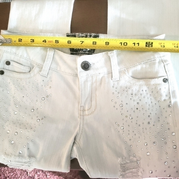 Hot Kiss Skinny Lily White Denim Distressed Jeweled Straight Leg Jeans Sz 1 - Picture 5 of 10